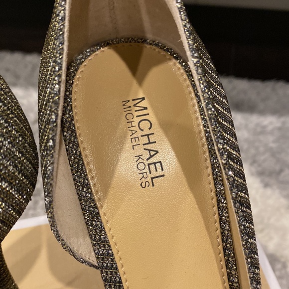 Micheal kors 7.5 Nathalie Flex Black & Gold sparkle pumps - Picture 3 of 8